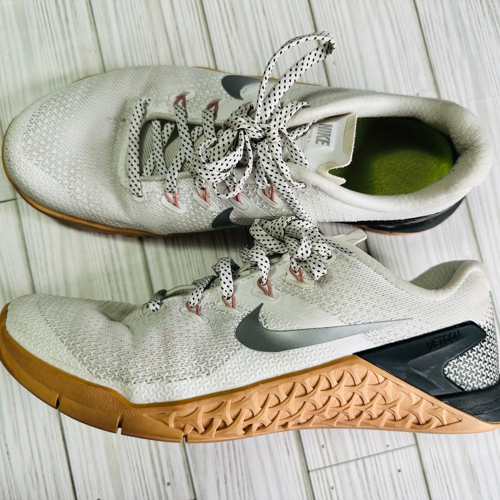Nike Metcon 4 Women's
Training shoes size 8 1/2